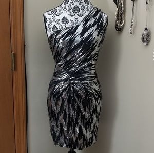 Venus, Sequence dress